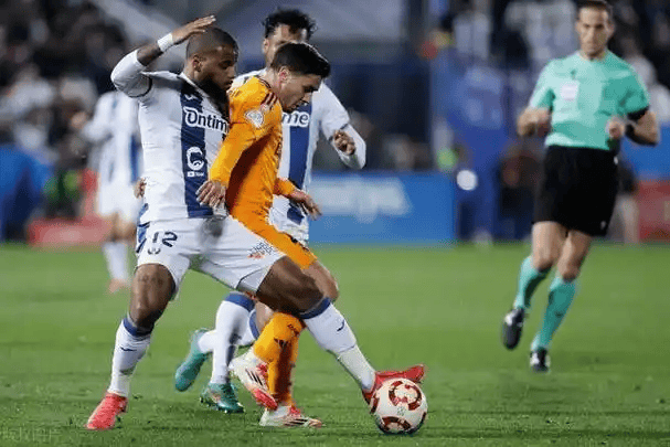 皇马蓝月亮对阵,胜负难分引发热议 皇马蓝月亮对阵,胜负难分引发热议