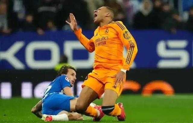 皇马国王被逼向下!球队连场失利僵局令人堪忧!的简单介绍 皇马国王被逼向下!球队连场失利僵局令人堪忧!的简单介绍