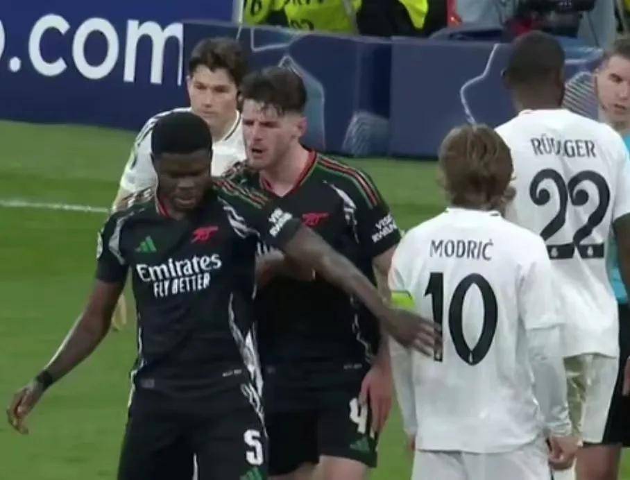 皇马国王被逼向下!球队连场失利僵局令人堪忧!的简单介绍 皇马国王被逼向下!球队连场失利僵局令人堪忧!的简单介绍