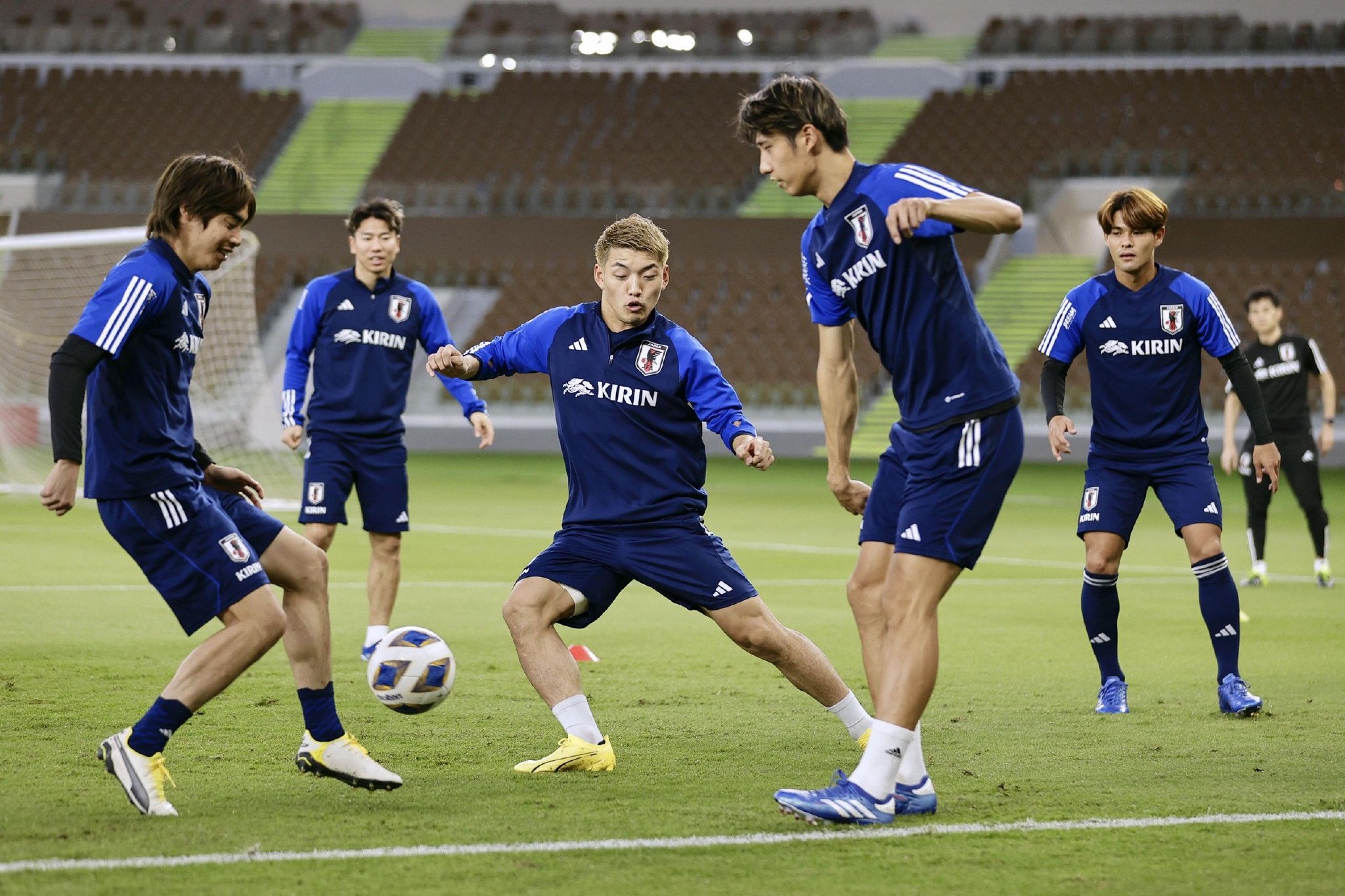 关于日本队力挫对手,成功晋级下一轮的信息 关于日本队力挫对手,成功晋级下一轮的信息