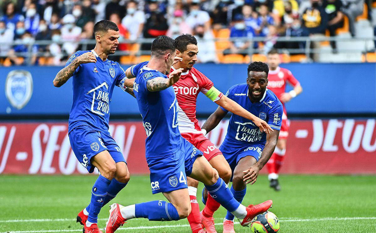 巴萨客场对阵比利亚雷亚尔,双方不敢轻敌 巴萨客场对阵比利亚雷亚尔,双方不敢轻敌