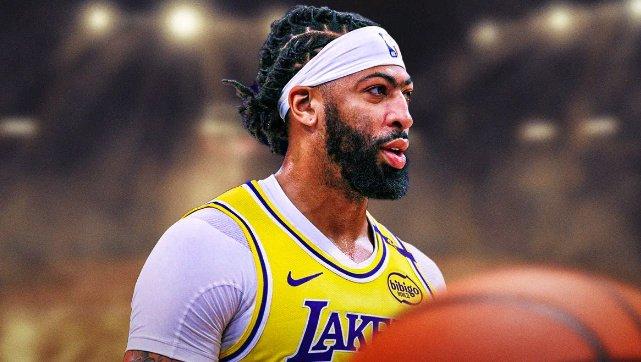 霍华德因伤退出季后赛,湖人内线受到打击 霍华德因伤退出季后赛,湖人内线受到打击