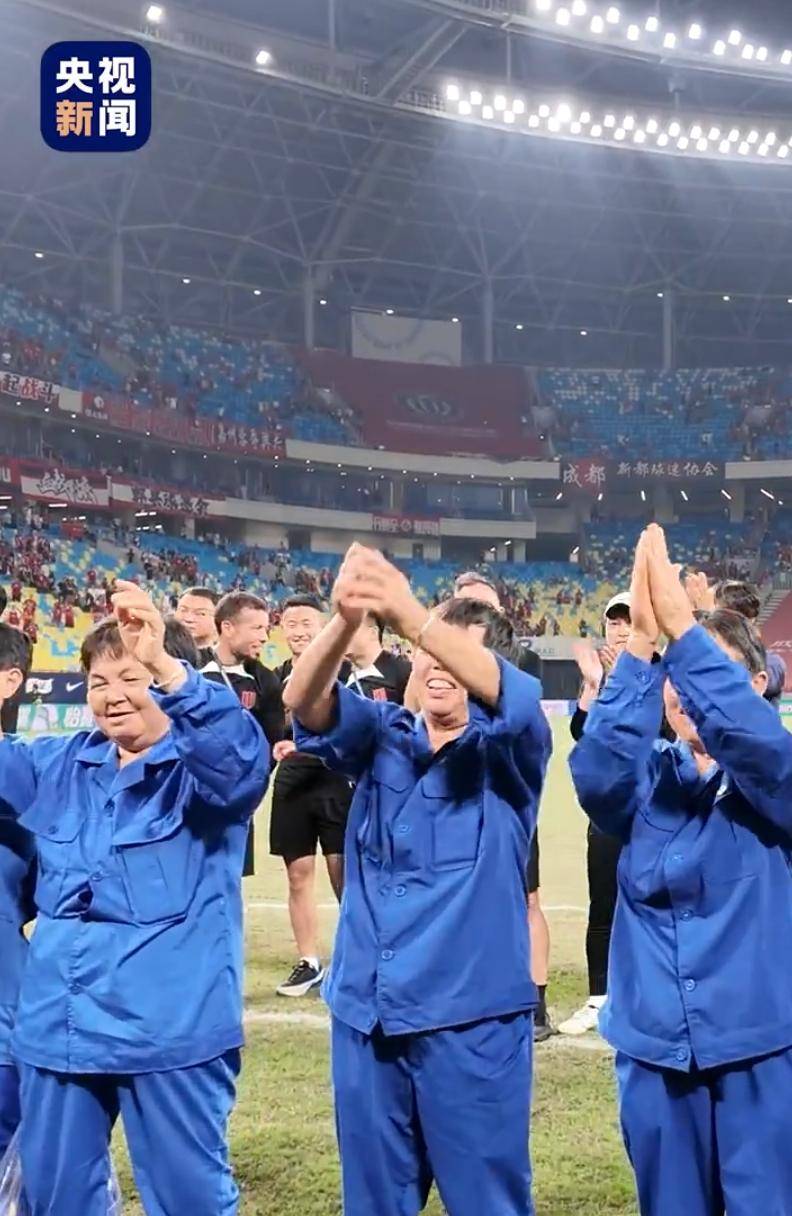 实力相近的对手所展开的激烈比赛赢得了球迷赞誉的简单介绍 实力相近的对手所展开的激烈比赛赢得了球迷赞誉的简单介绍