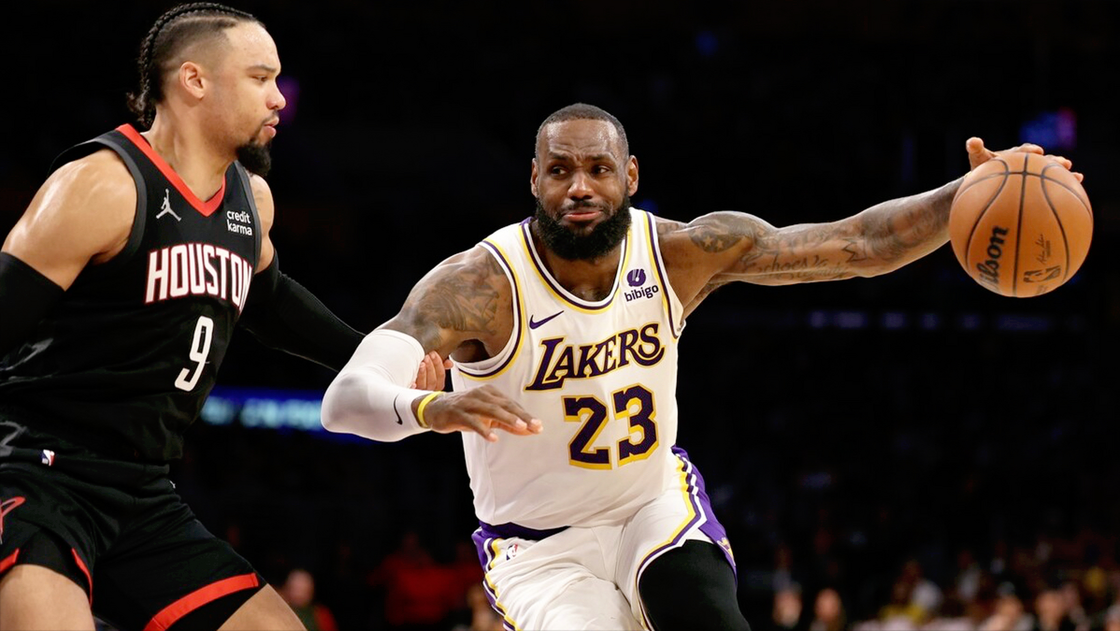 爵士队迎战湖人，客场挑战备战需谨慎应对