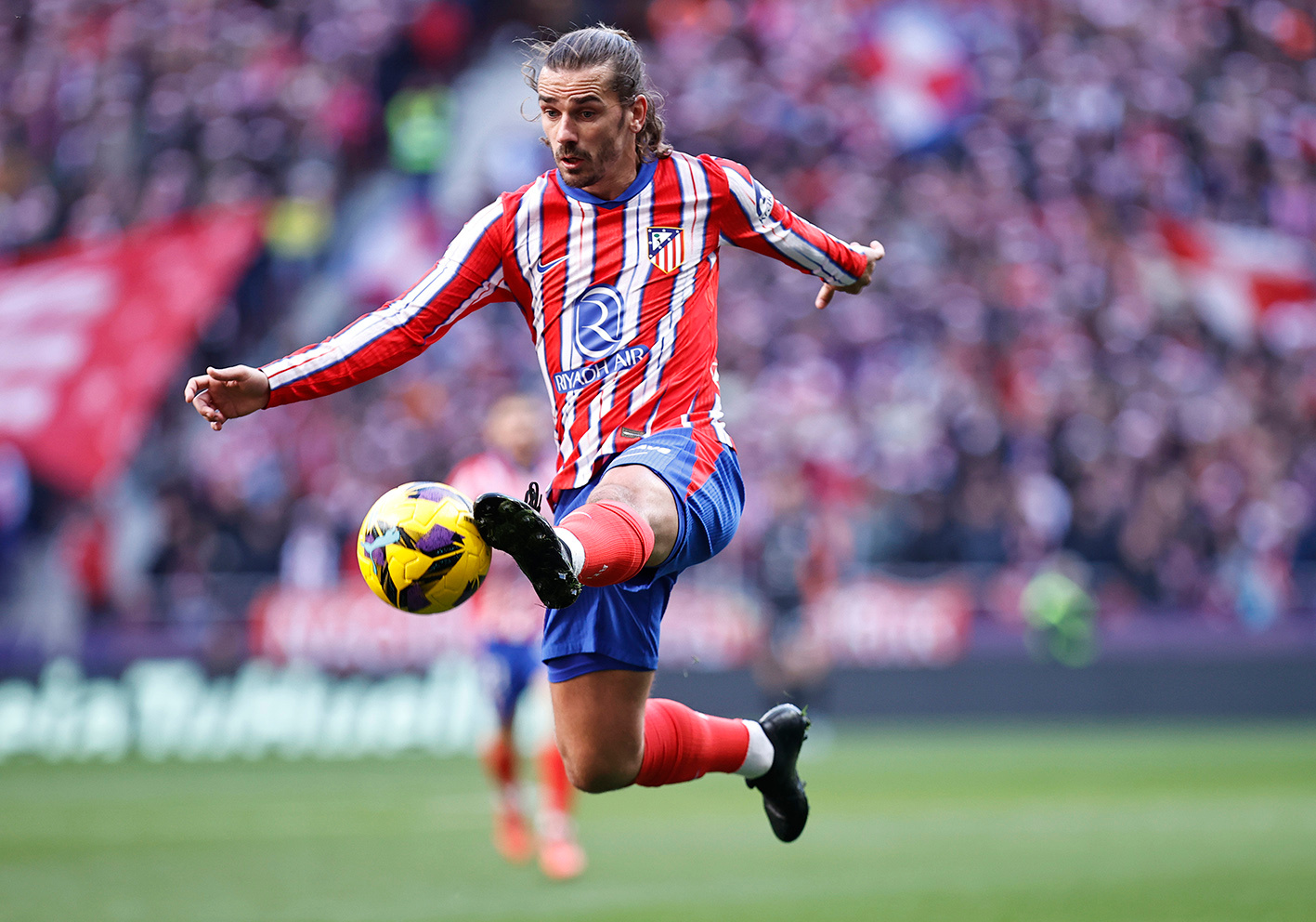 法国足球联赛中场激战,场上火药味十足的简单介绍 法国足球联赛中场激战,场上火药味十足的简单介绍