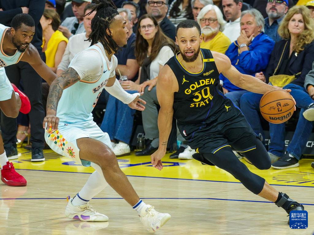 勇士马刺对决,强强对话球场上演绝技的简单介绍 勇士马刺对决,强强对话球场上演绝技的简单介绍