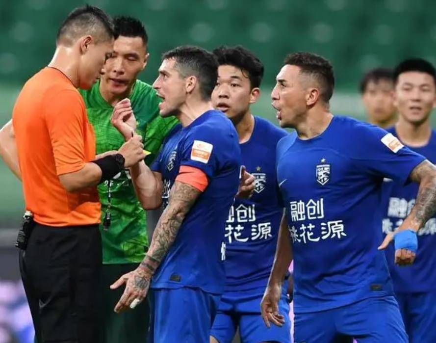 球队主教练的战术布置受到球员一致认可 球队主教练的战术布置受到球员一致认可