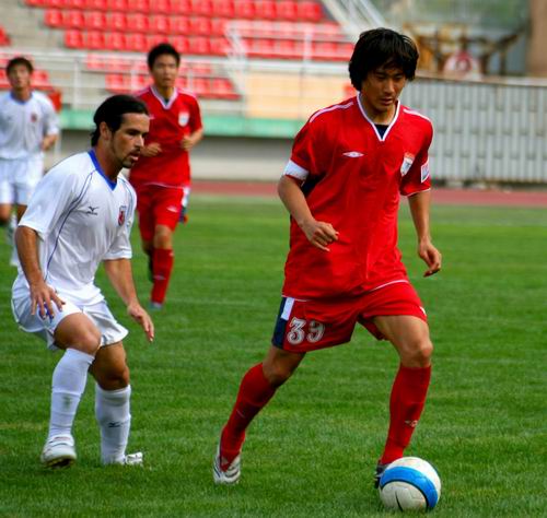 哈尔滨队险胜江苏队,保持不败纪录 哈尔滨队险胜江苏队,保持不败纪录