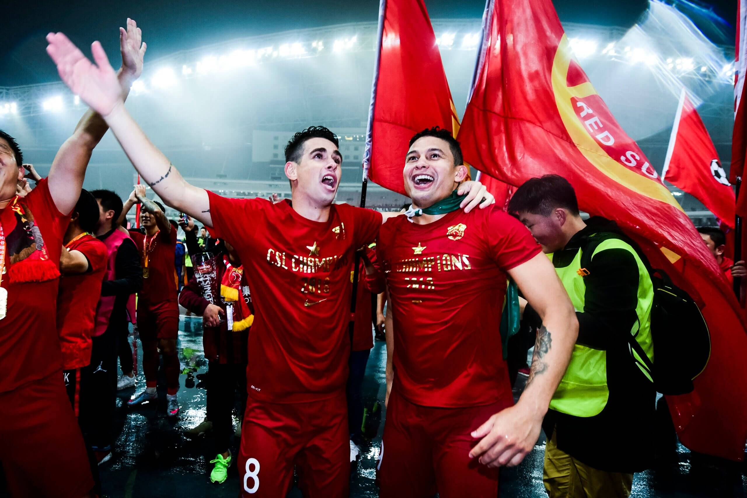 关于队长领衔首回合胜利,上海上港晋级的信息 关于队长领衔首回合胜利,上海上港晋级的信息