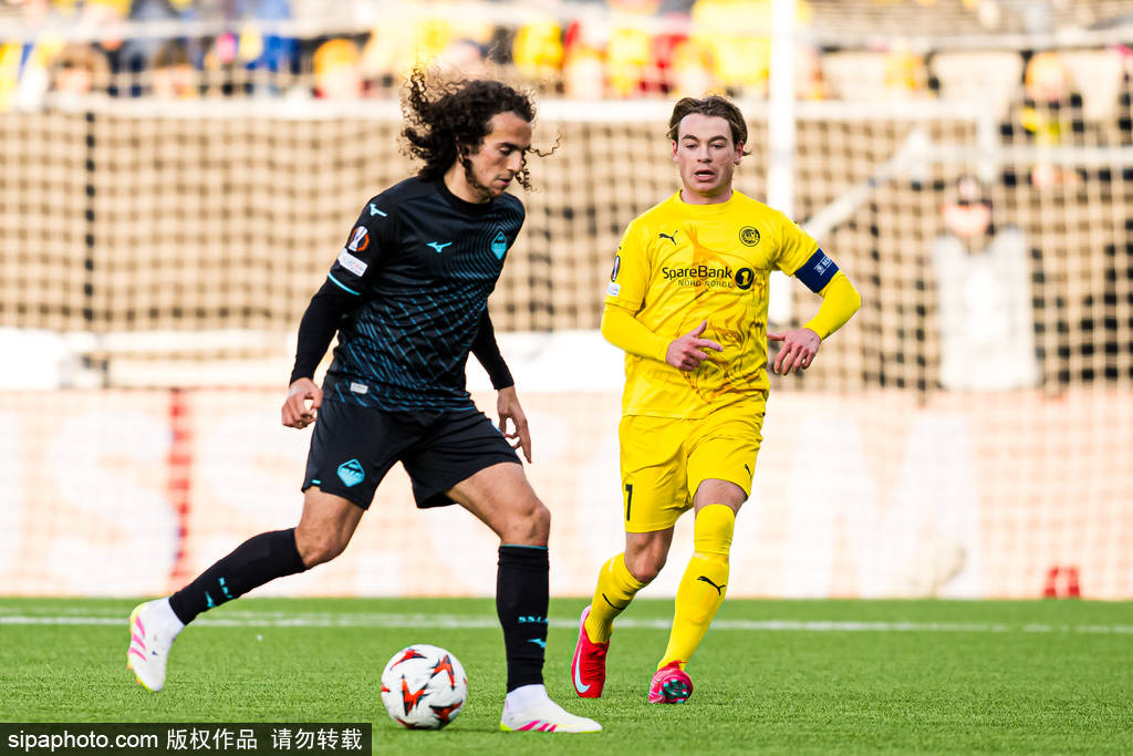 那不勒斯球员意外受伤,给球队带来困扰 那不勒斯球员意外受伤,给球队带来困扰