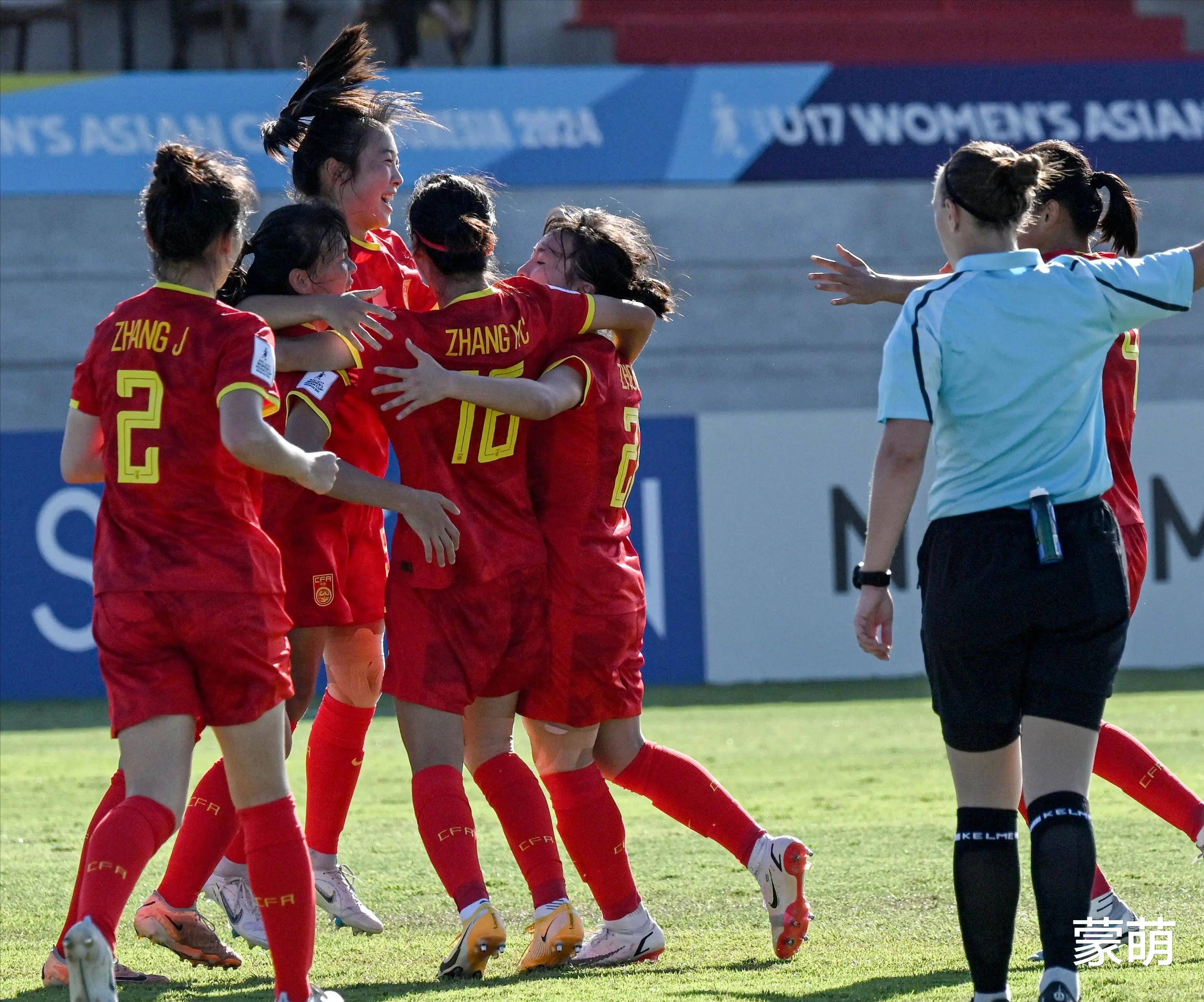 纪录片中足球场上的女队卓越表现 纪录片中足球场上的女队卓越表现