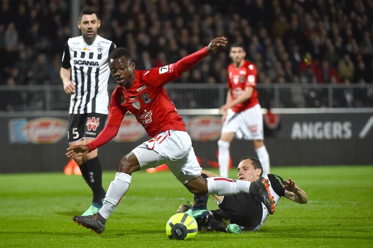 里尔备战法甲比赛,主队全员备战 里尔备战法甲比赛,主队全员备战