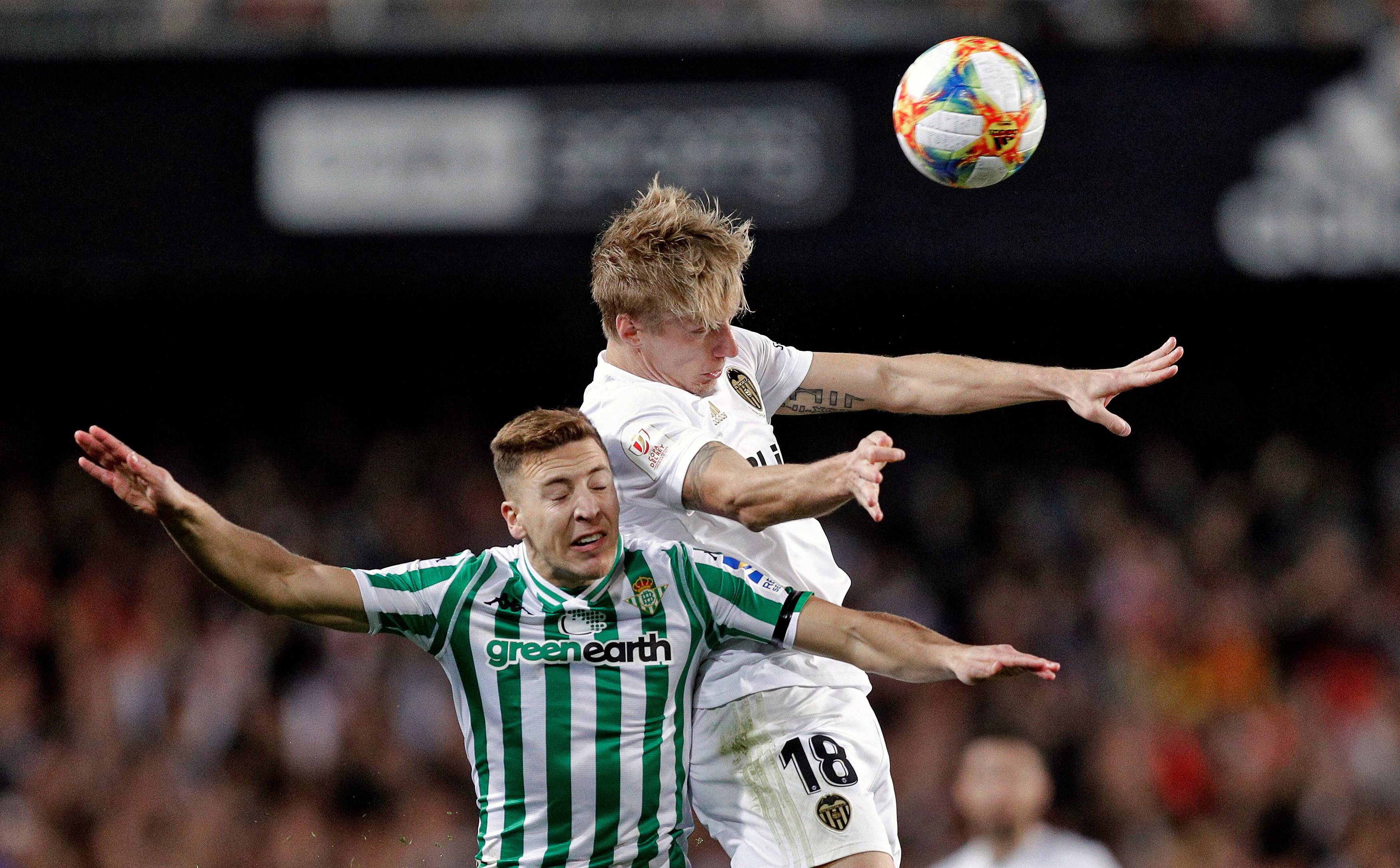 足球赛事精彩纷呈，体育竞技热潮再次掀起的简单介绍