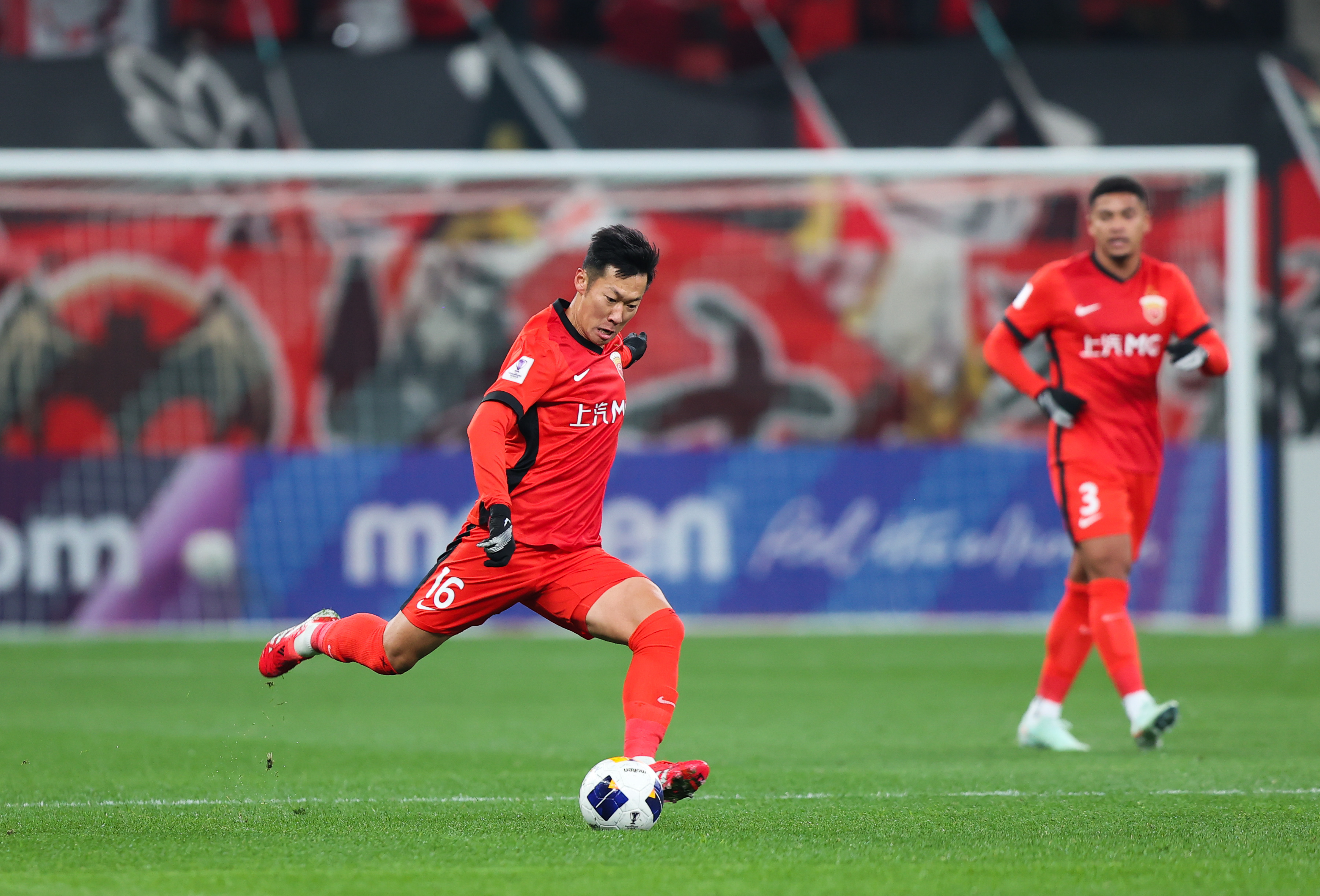 冲刺胜利,球员全力以赴争夺胜利的简单介绍 冲刺胜利,球员全力以赴争夺胜利的简单介绍