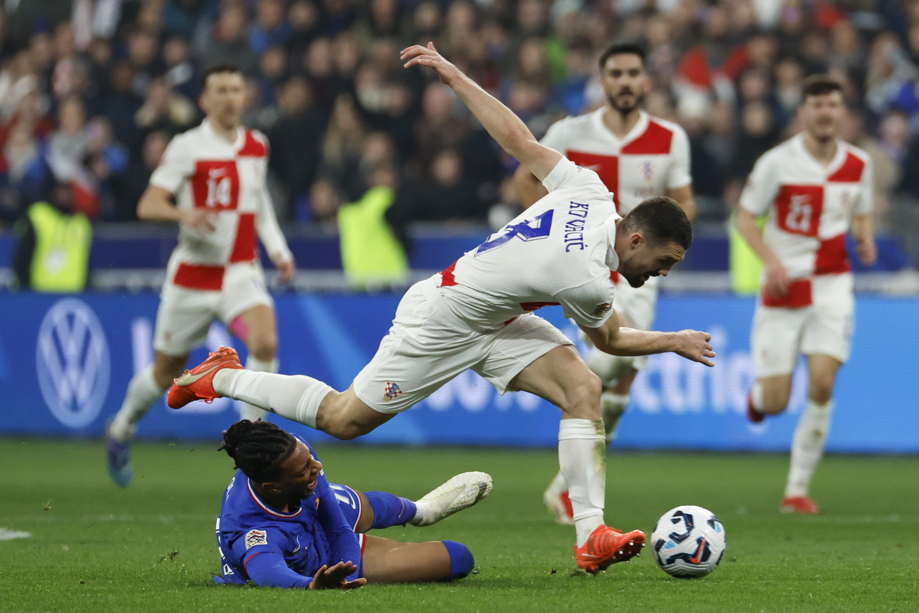 欧洲女足选手展现实力，成功晋级半决赛