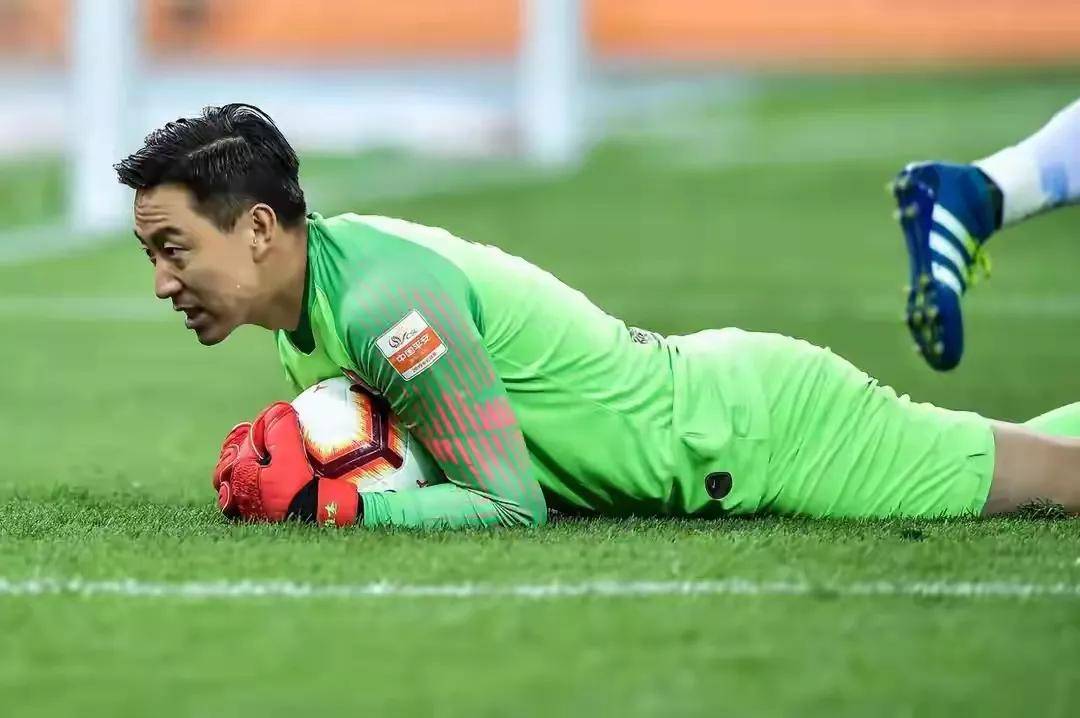 足球联赛裁判员执法严格遭队员抗议事件持续发酵的简单介绍