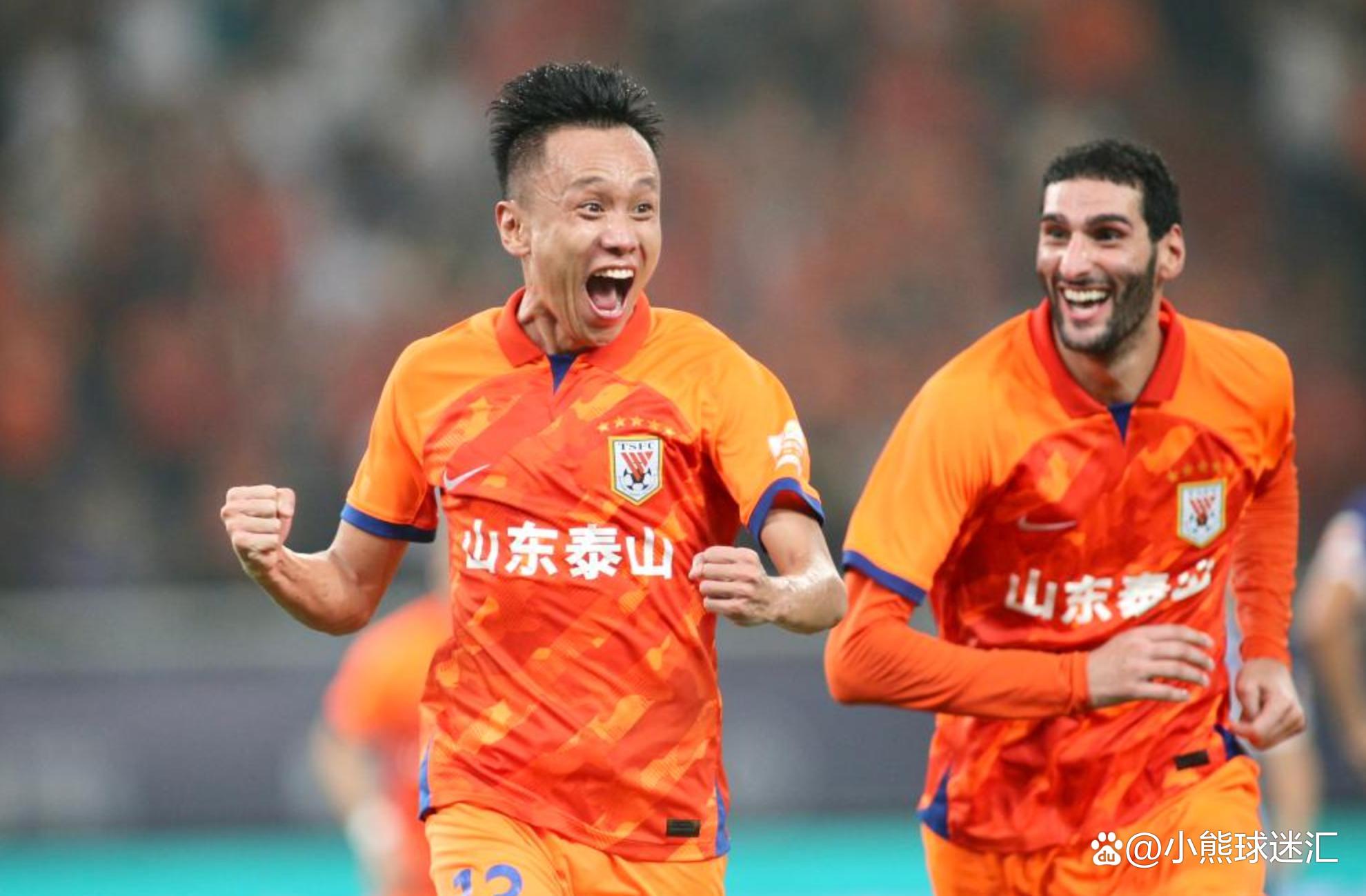 球队老将表现出色,为球队赢得了关键的比赛 球队老将表现出色,为球队赢得了关键的比赛