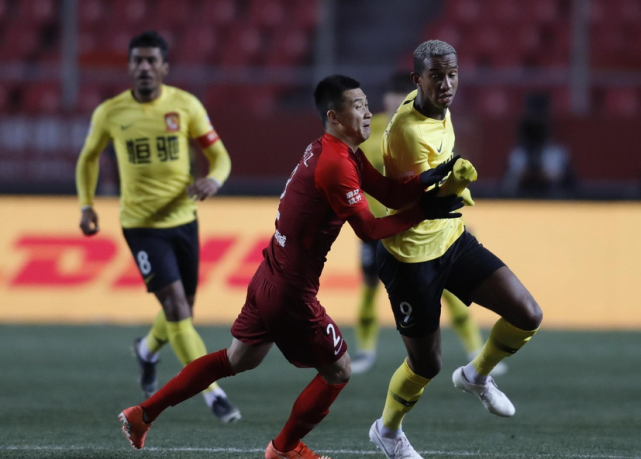 《争冠之争:上港抢夺头名》的简单介绍 《争冠之争:上港抢夺头名》的简单介绍