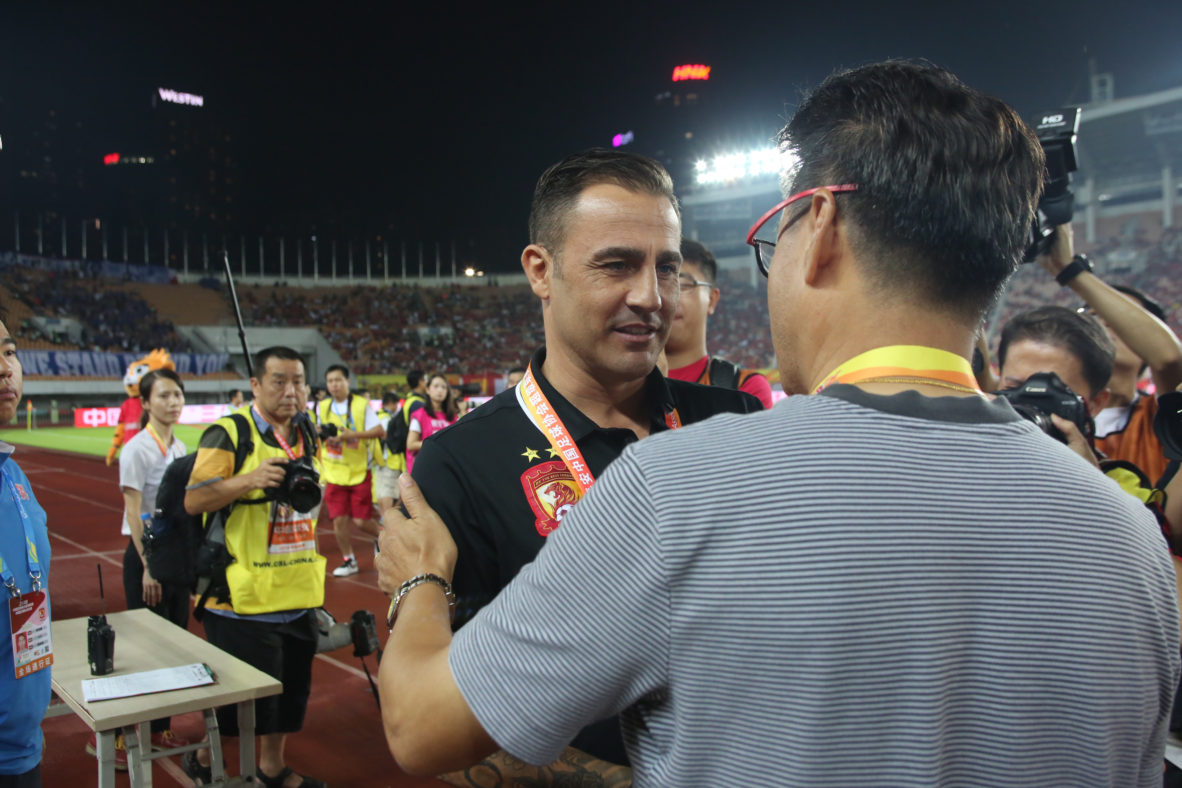 《争冠之争:上港抢夺头名》的简单介绍 《争冠之争:上港抢夺头名》的简单介绍