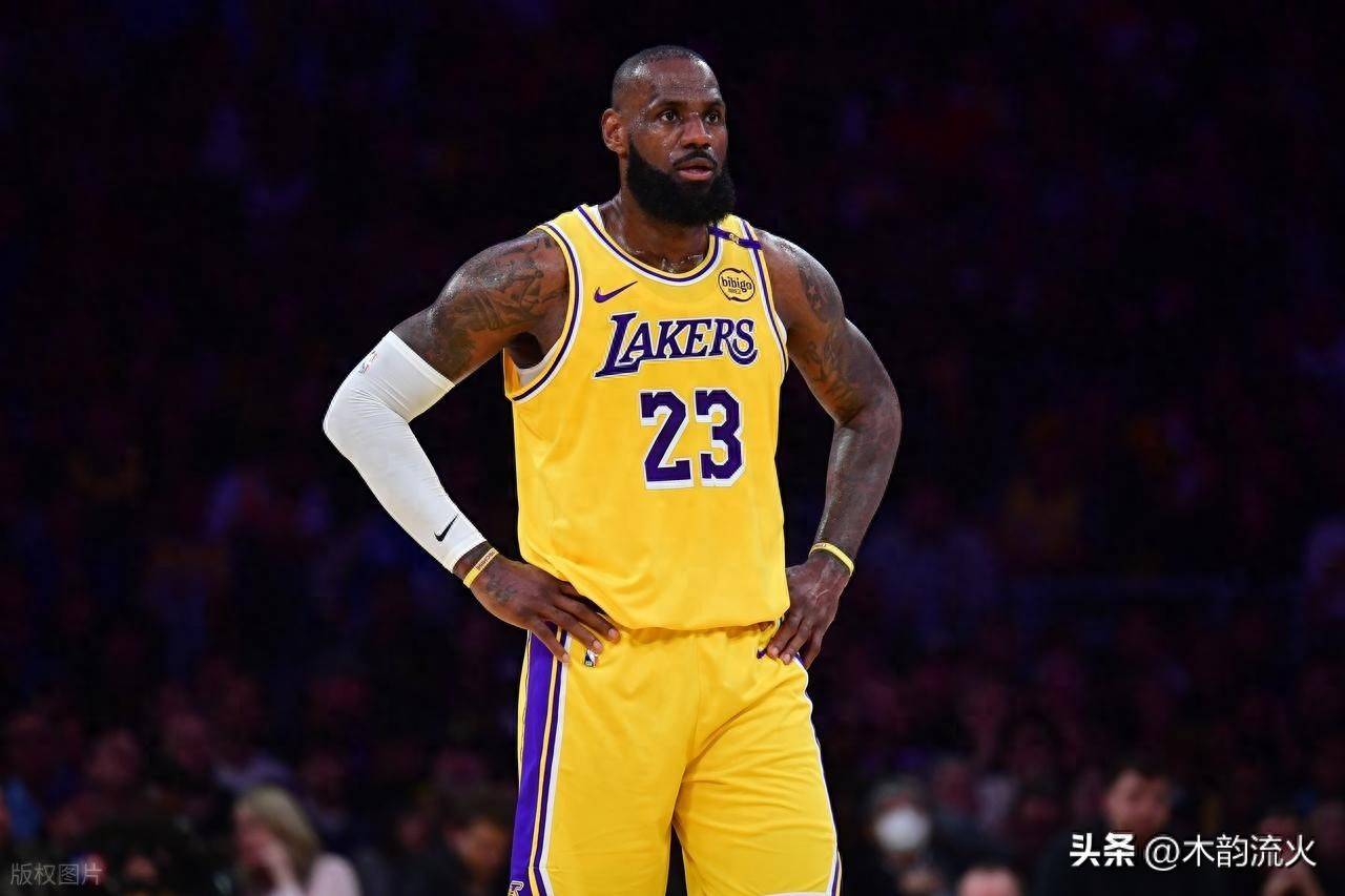 美国篮球明星表现不佳,受到批评 美国篮球明星表现不佳,受到批评