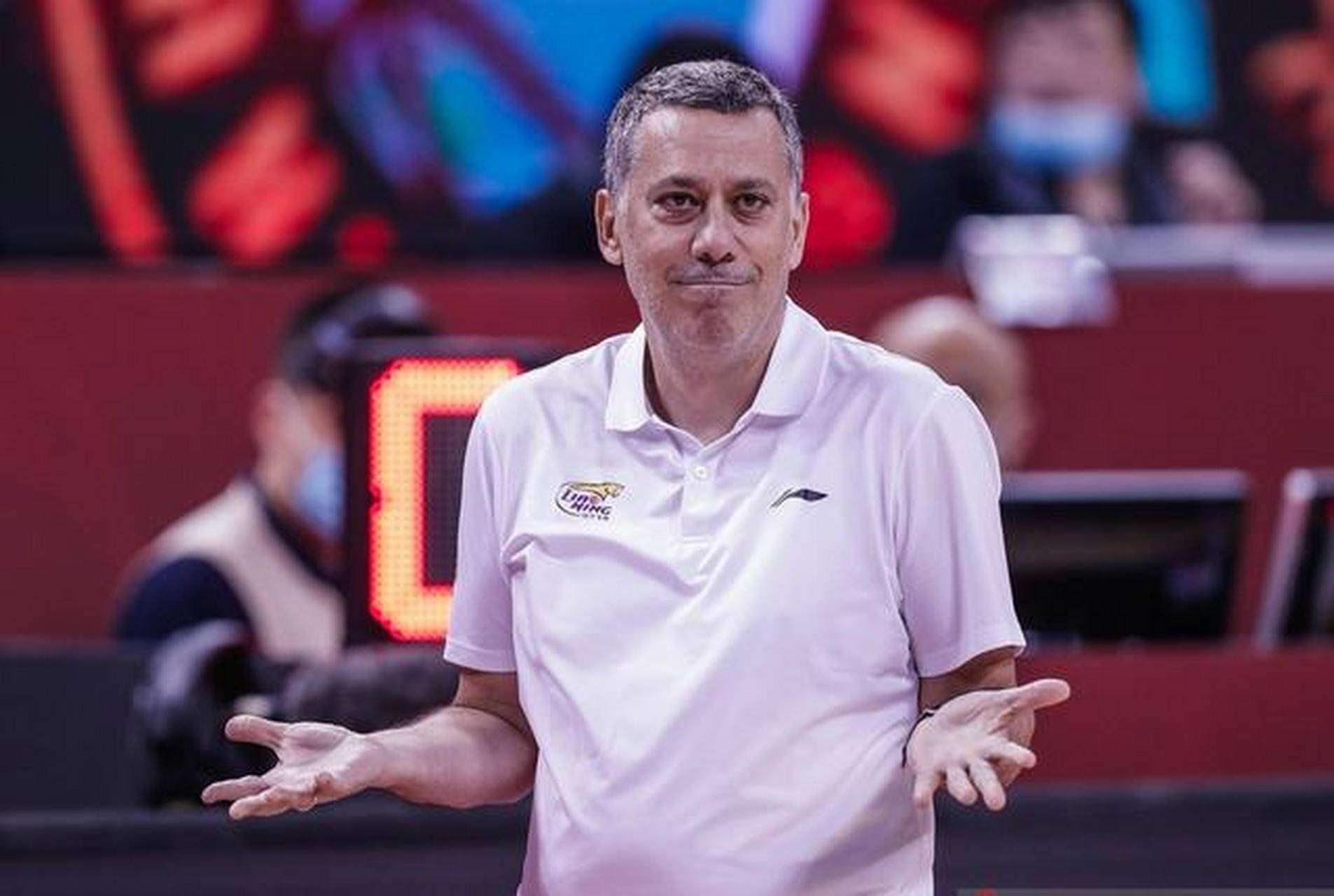 埃及队新教练向球员发表激励讲话 埃及队新教练向球员发表激励讲话