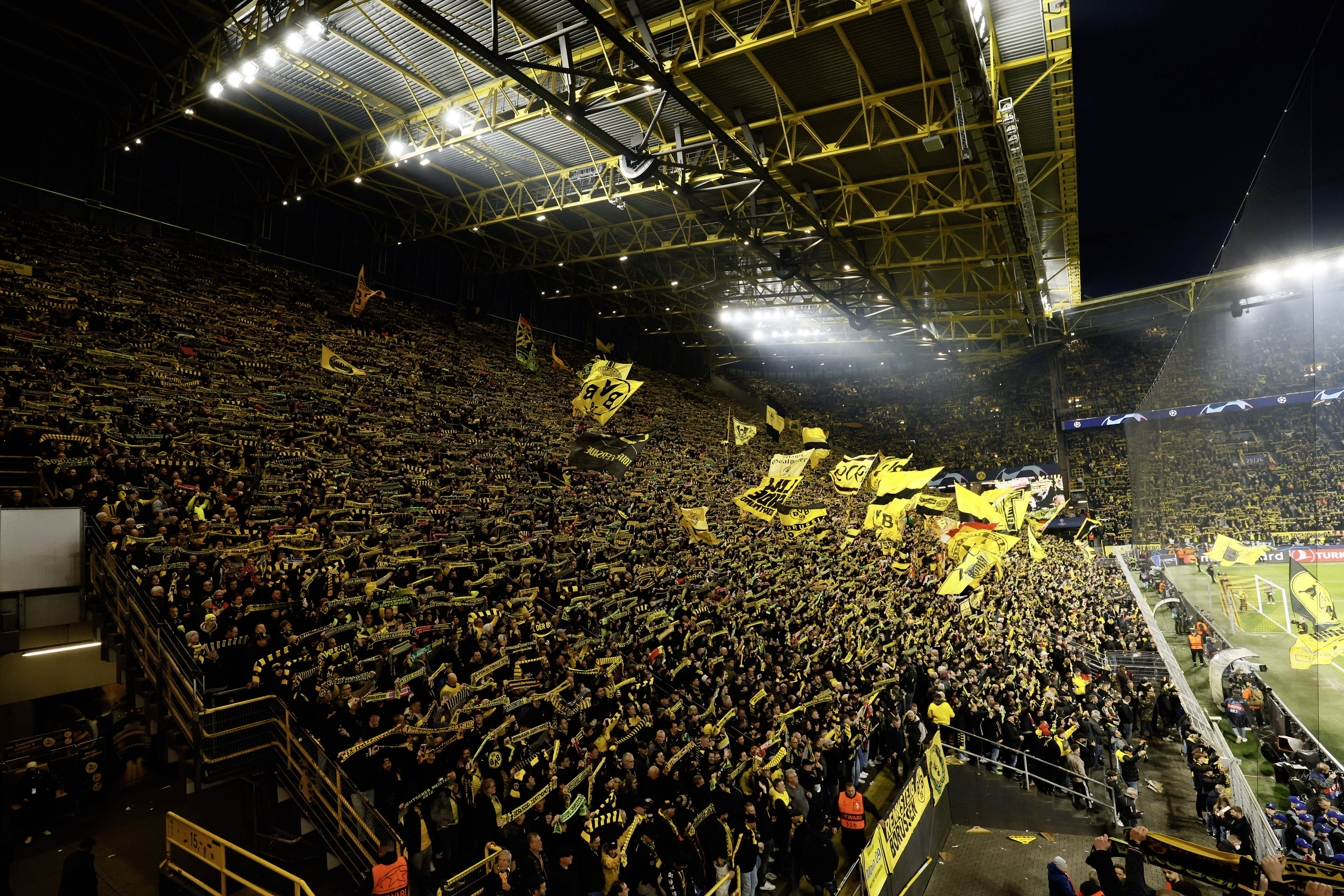 多特蒙德球员表现出色,球队成绩攀升的简单介绍 多特蒙德球员表现出色,球队成绩攀升的简单介绍