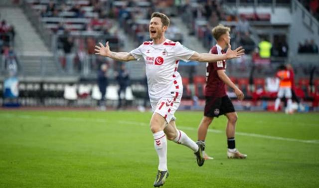 汉堡主场逆转成功,喜迎胜利 汉堡主场逆转成功,喜迎胜利