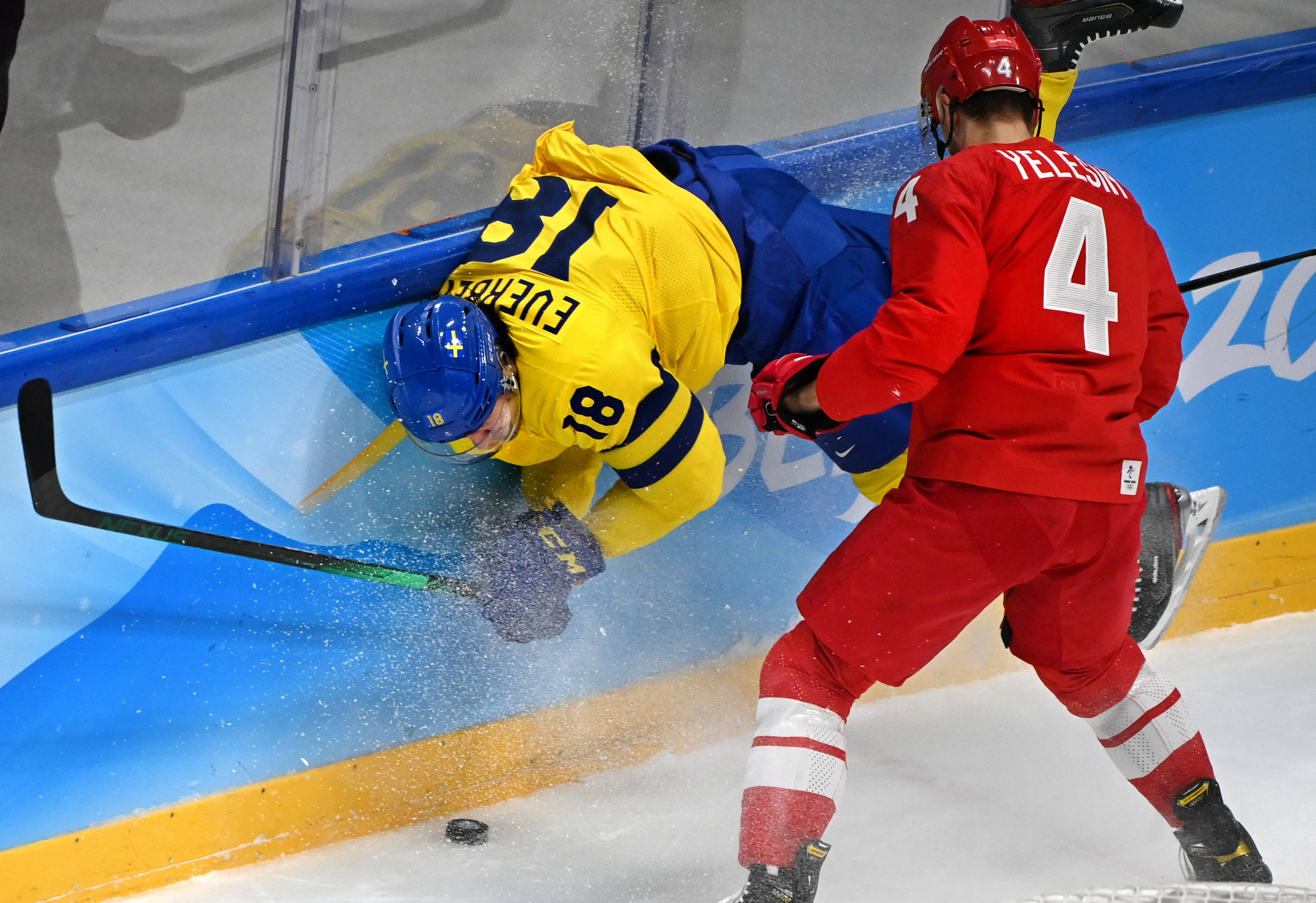 男子排球半决赛,俄罗斯队取胜 男子排球半决赛,俄罗斯队取胜