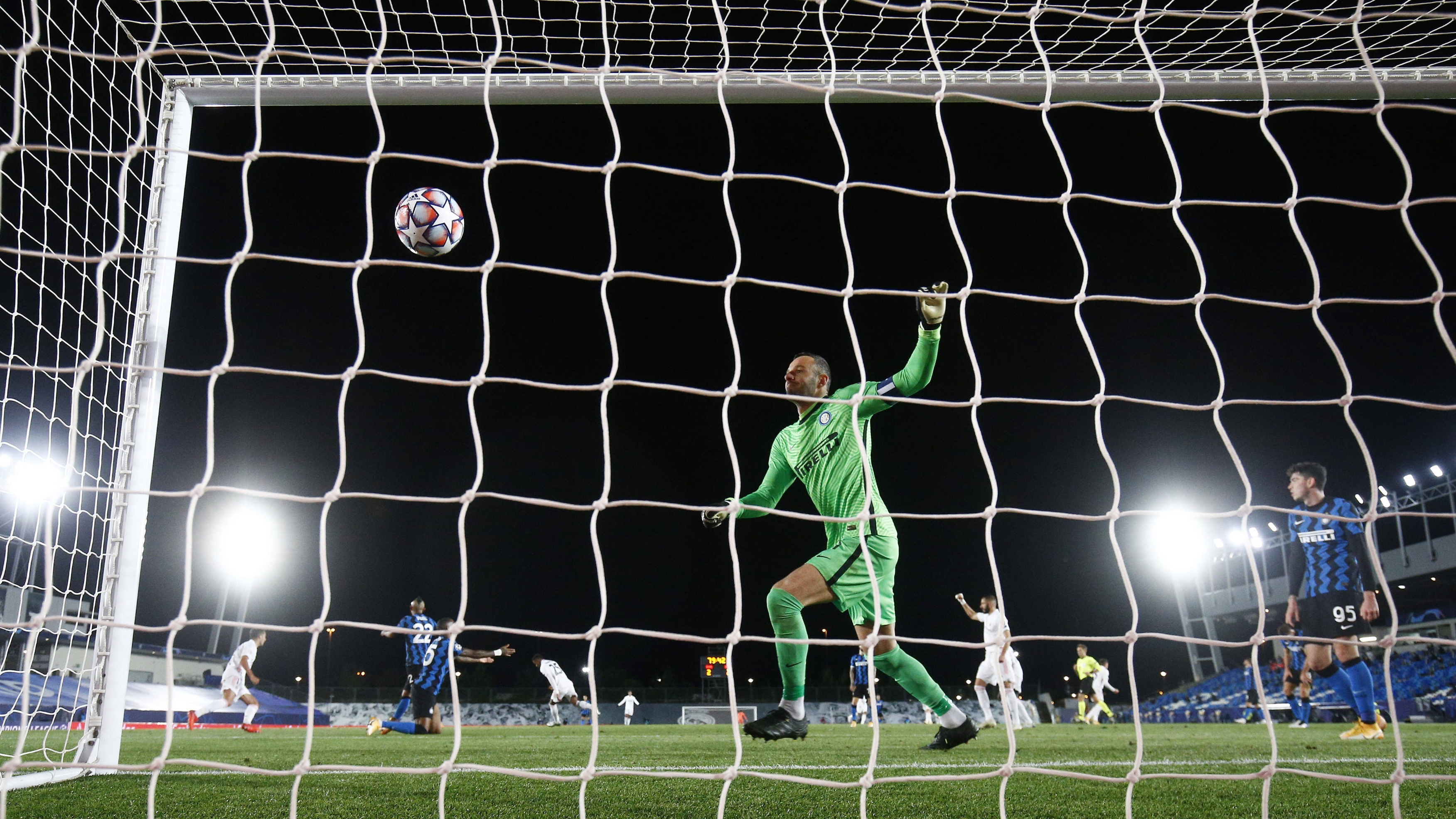 AC米兰连续五场不胜,欧冠梦碎 AC米兰连续五场不胜,欧冠梦碎