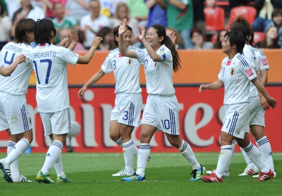 包含墨西哥女足领袖成功率队赢得胜利的词条