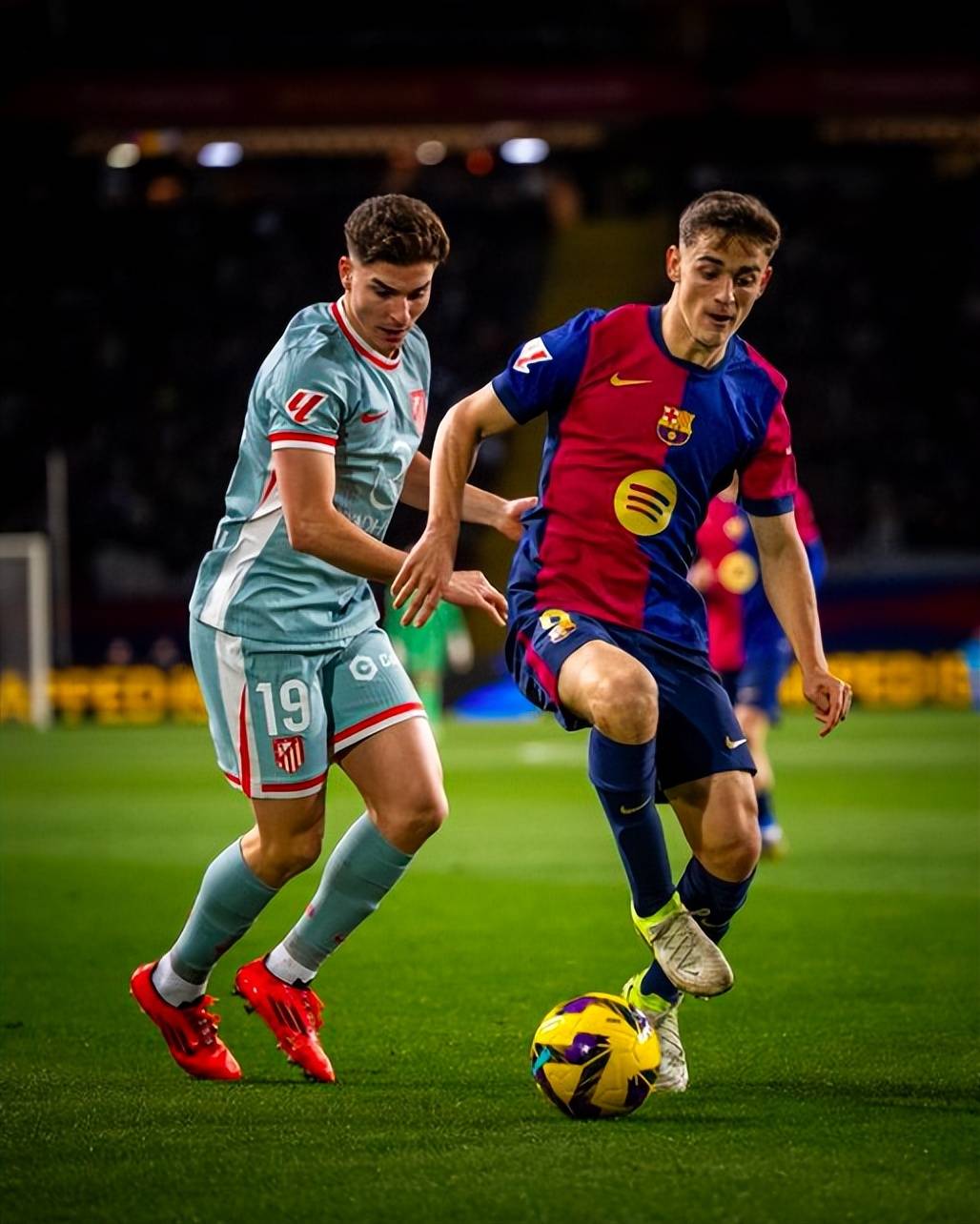 一队球员连续两场比赛进球,助球队取胜 一队球员连续两场比赛进球,助球队取胜