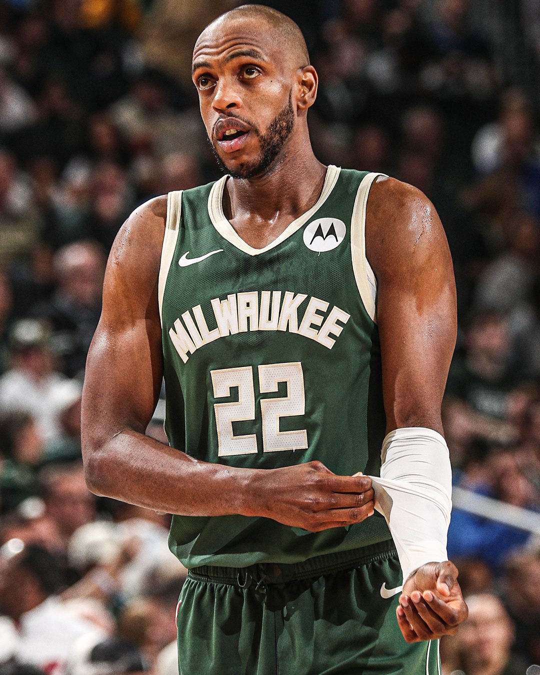 雄鹿再胜活塞,米德尔顿全面发威 雄鹿再胜活塞,米德尔顿全面发威