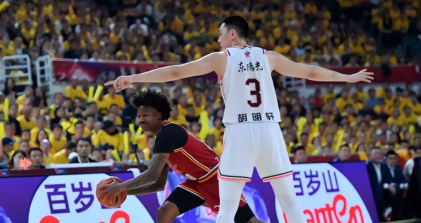 广东队归化球员表现亮眼,助力球队晋级 广东队归化球员表现亮眼,助力球队晋级