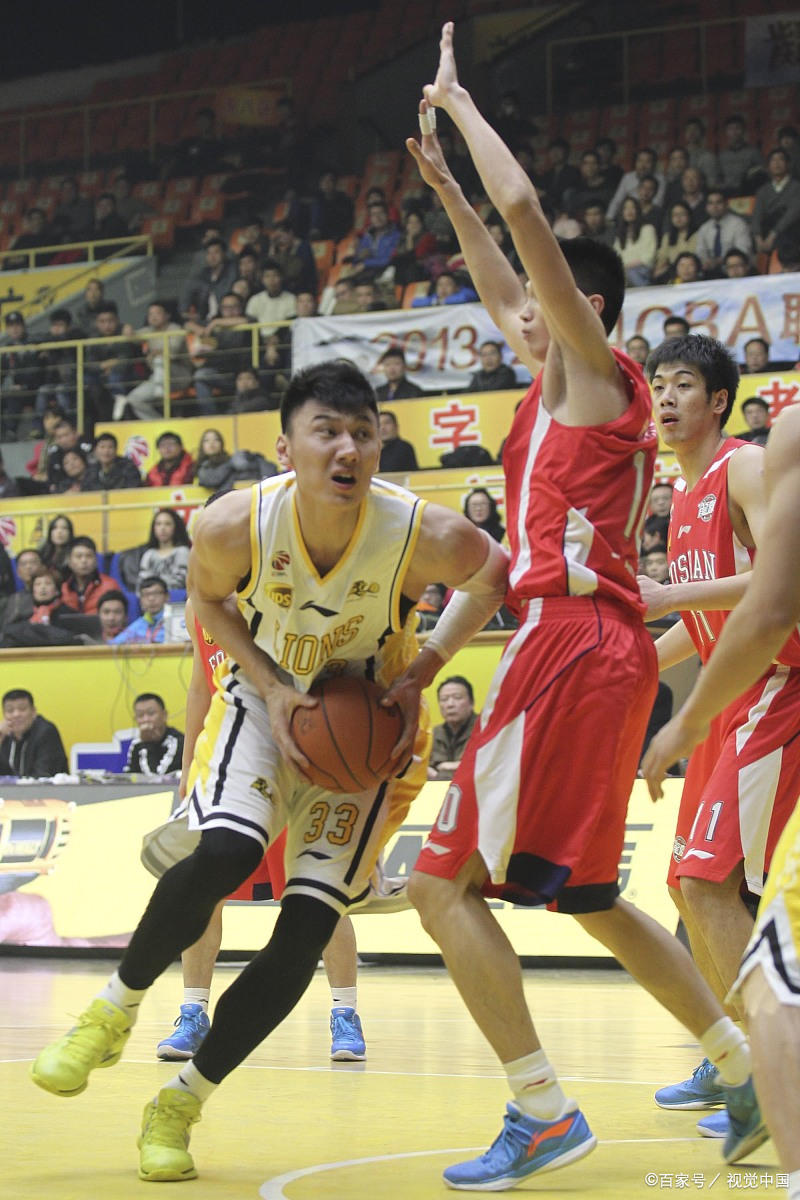 广东男篮实现逆袭,临场调整带动胜利 广东男篮实现逆袭,临场调整带动胜利