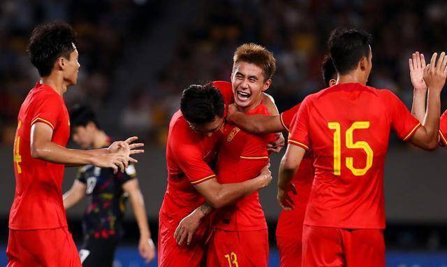 不负留洋之志!俄罗斯队努力抵抗与中国队比赛 不负留洋之志!俄罗斯队努力抵抗与中国队比赛