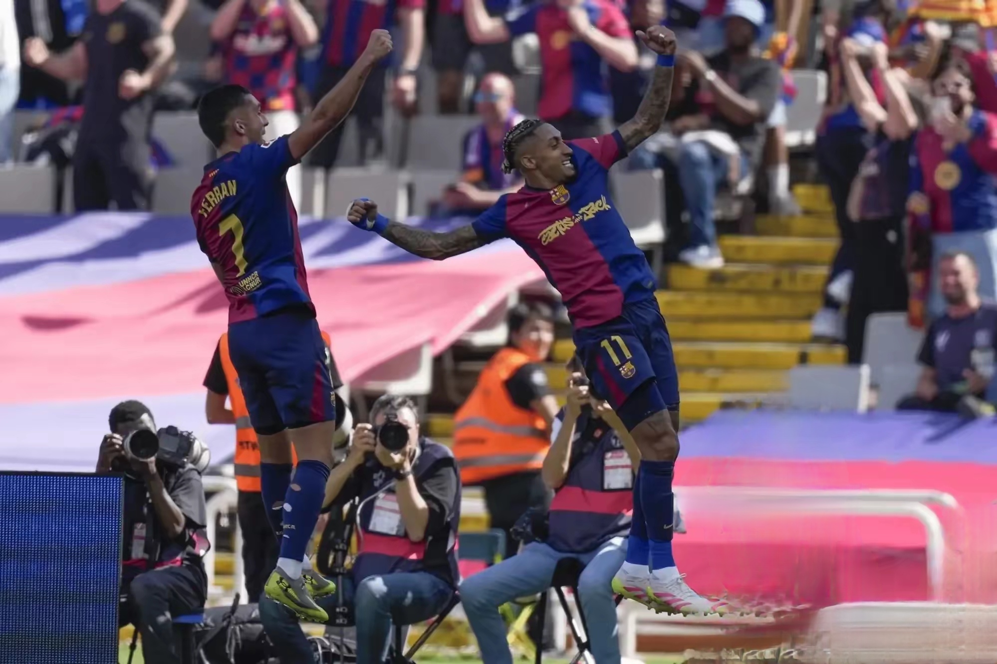 巴萨遭遇不敌,淘汰赛机会岌岌可危 巴萨遭遇不敌,淘汰赛机会岌岌可危