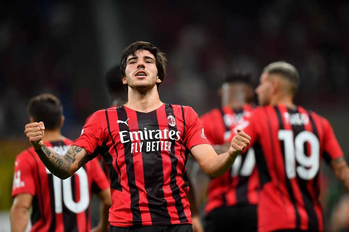 AC米兰主场大胜那不勒斯,气势如虹 AC米兰主场大胜那不勒斯,气势如虹