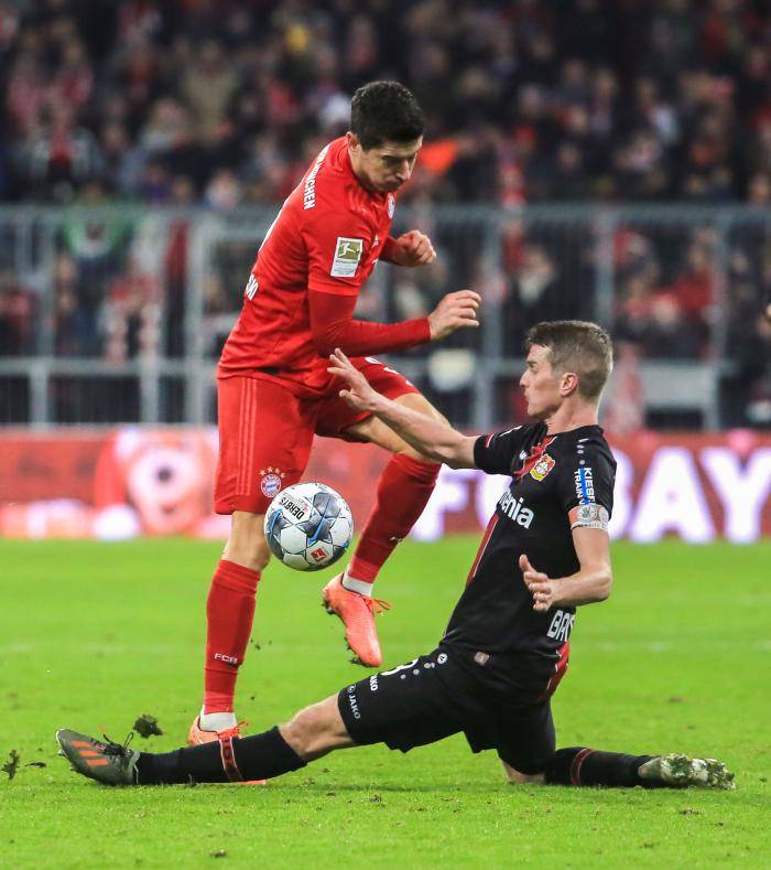 拜仁主力扭伤无缘比赛，球队士气受挫的简单介绍