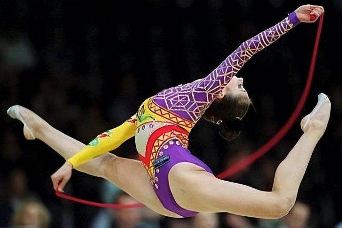 加拿大体操冠军崭露头角,实力抢眼 加拿大体操冠军崭露头角,实力抢眼