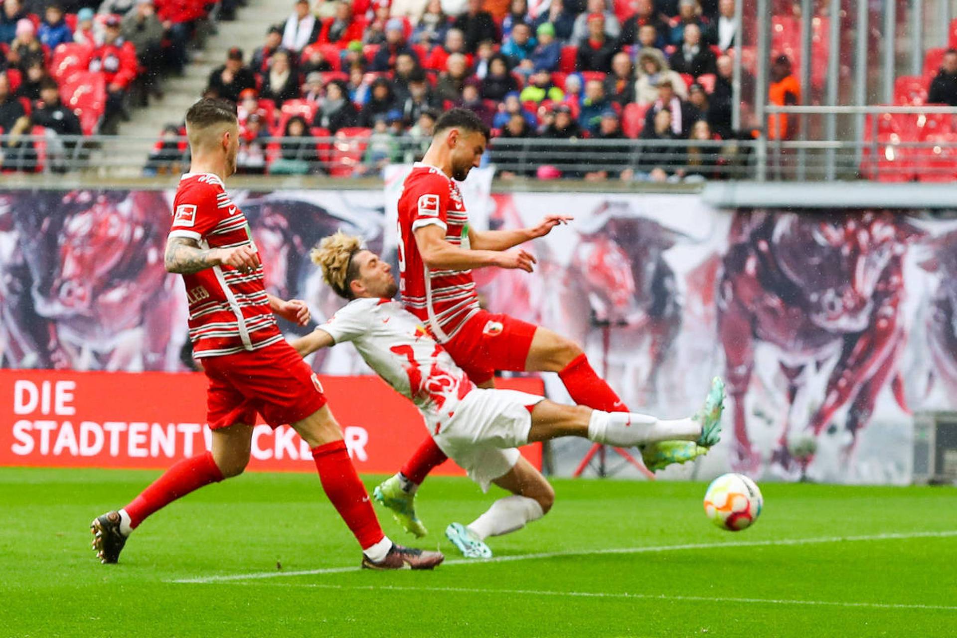 阿贾克斯惊险晋级，创造欧洲冠军杯历史的简单介绍