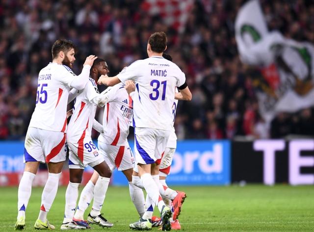 里昂主场失分,遭遇近期首场失利 里昂主场失分,遭遇近期首场失利