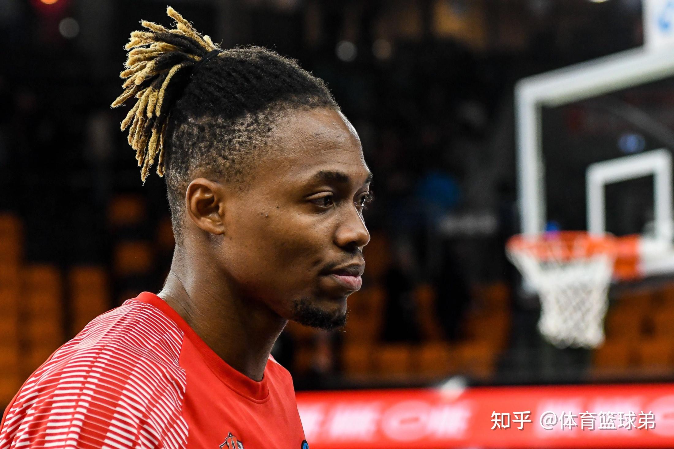 球队宣布签下新一代球星,备战新赛季 球队宣布签下新一代球星,备战新赛季