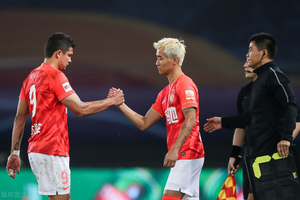 鲁能球员群星璀璨,合力击败对手稳拿三分 鲁能球员群星璀璨,合力击败对手稳拿三分