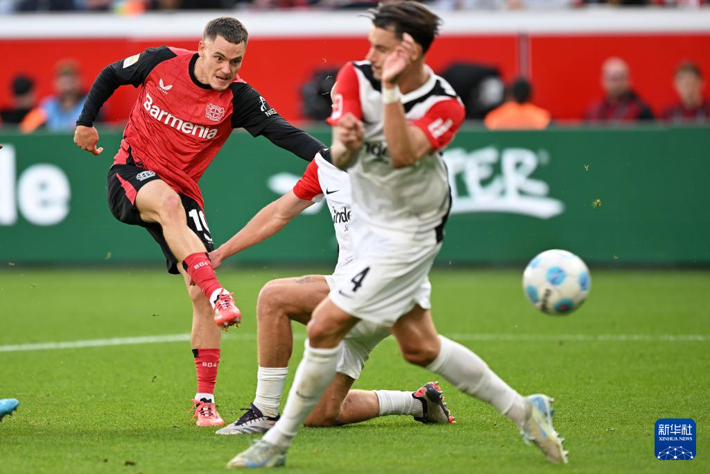 法兰克福队在德国足球联赛上大获胜利 法兰克福队在德国足球联赛上大获胜利