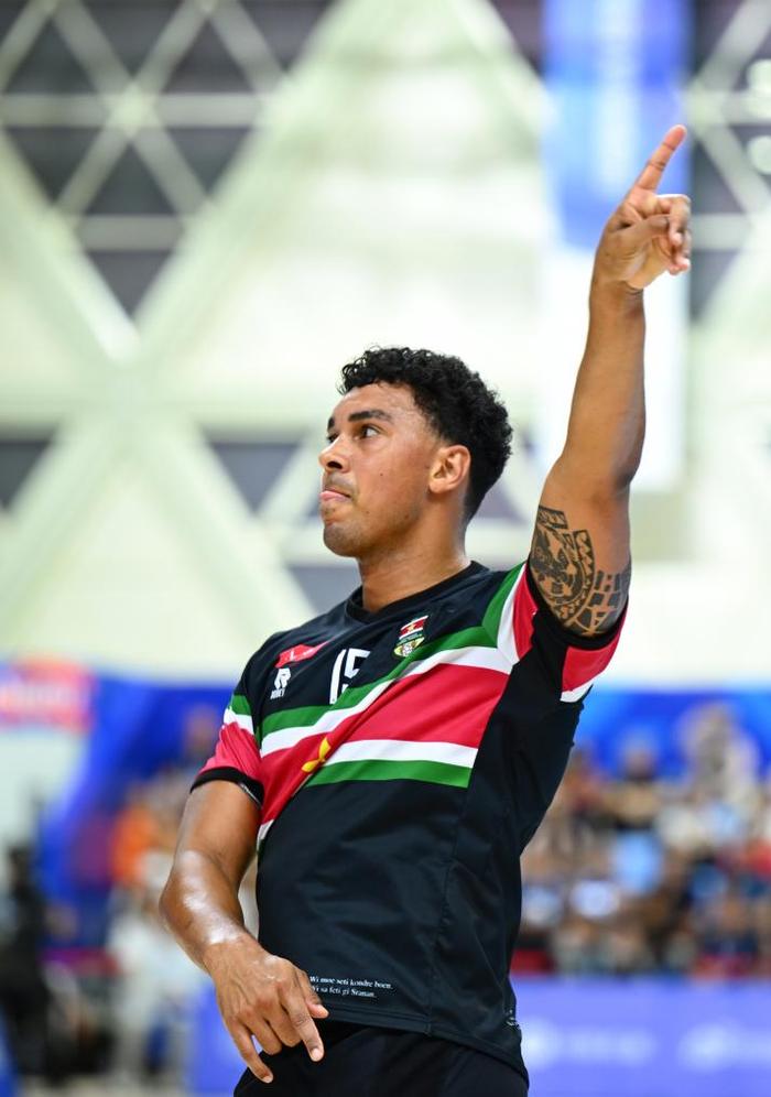 苏里南选手在比赛中展现实力 苏里南选手在比赛中展现实力