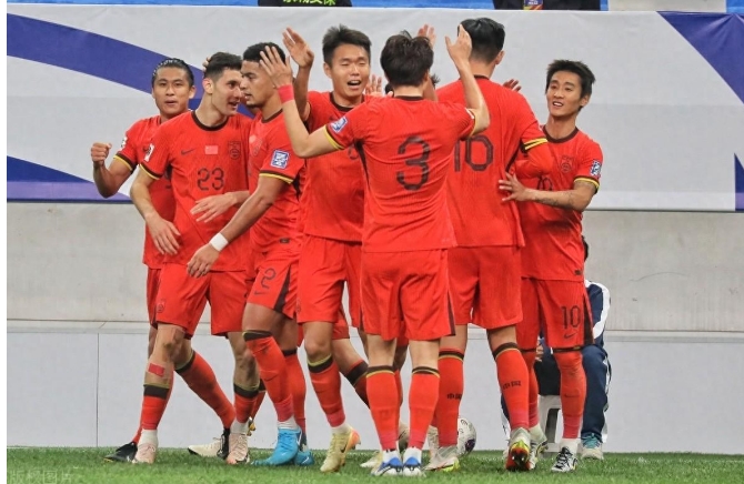 队伍们将在场上拼尽全力,争夺比赛的胜利 队伍们将在场上拼尽全力,争夺比赛的胜利