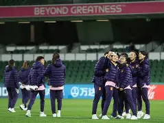 搏尽全力!中国女足不畏艰难前行 搏尽全力!中国女足不畏艰难前行