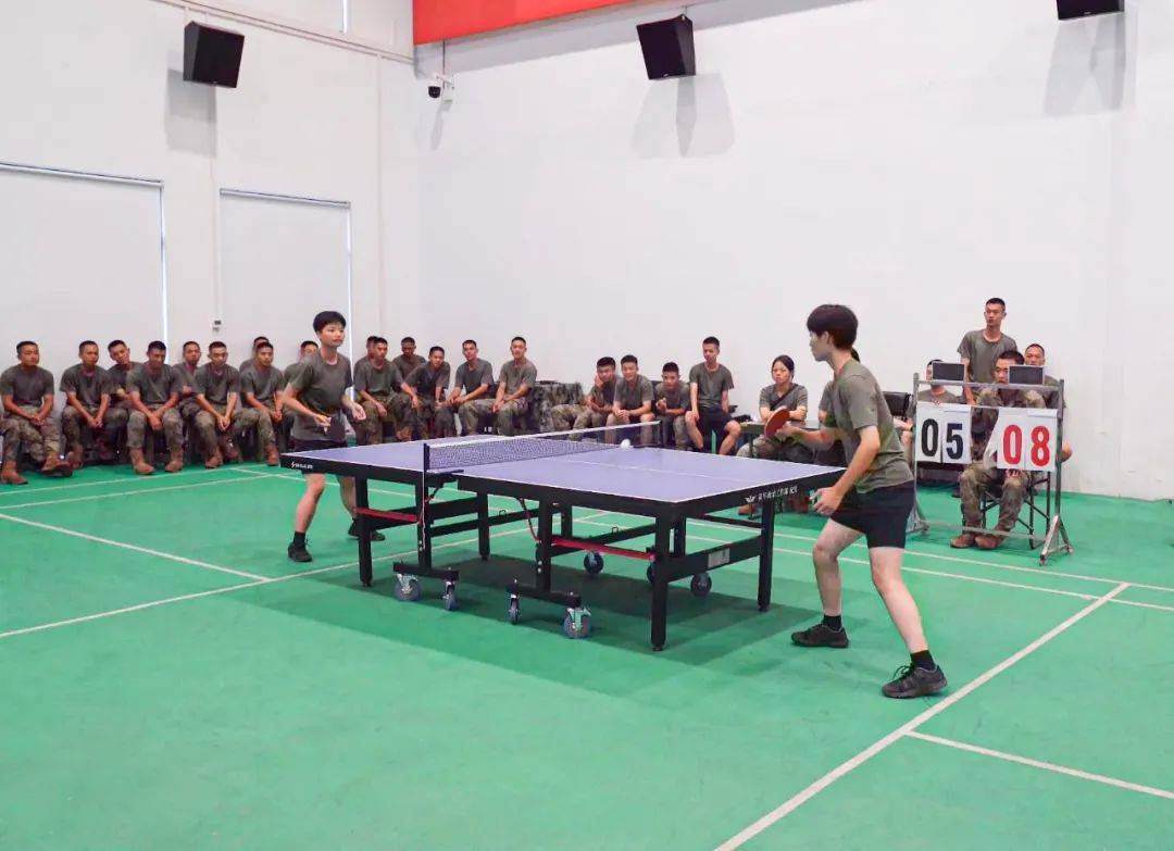 全神贯注!球队热血拼搏争夺胜利 全神贯注!球队热血拼搏争夺胜利