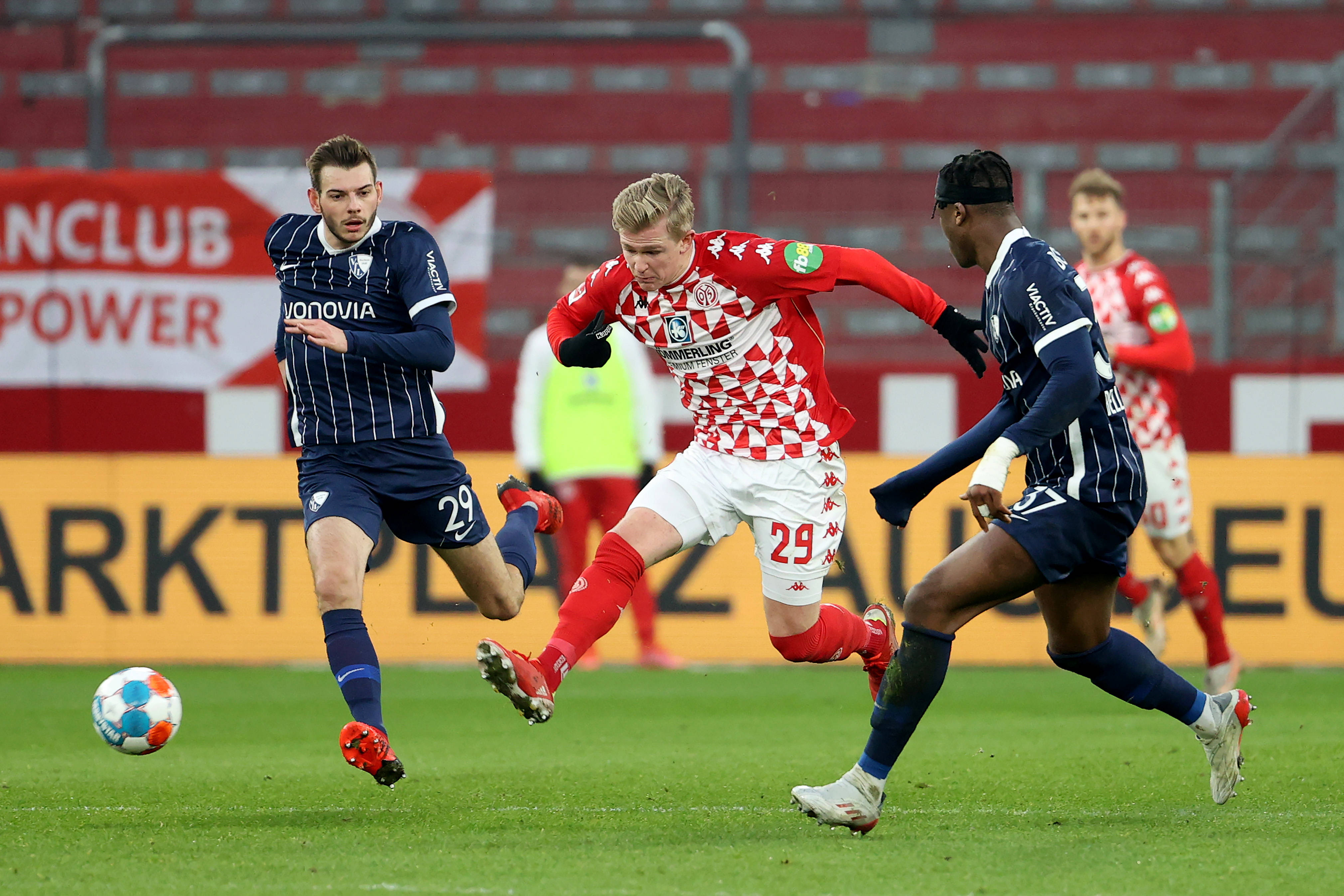 法兰克福遭遇大败,美因茨未能逆转劣势 法兰克福遭遇大败,美因茨未能逆转劣势