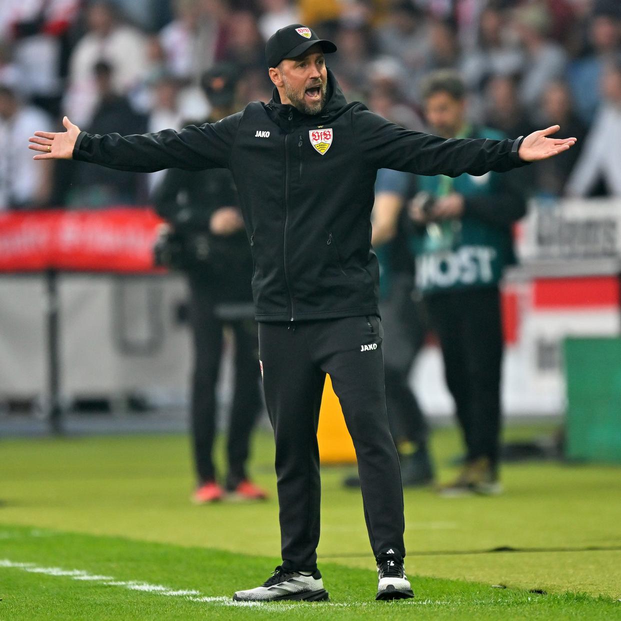 斯图加特球迷热情高涨，期待球队逆袭